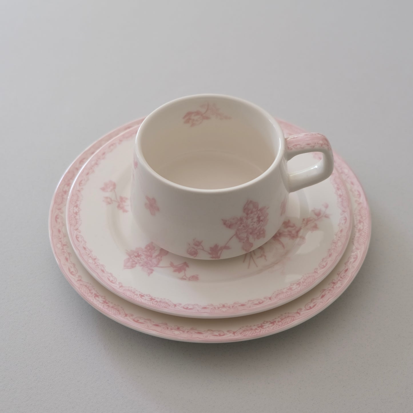 Peony Whisper Porcelain Plate Set