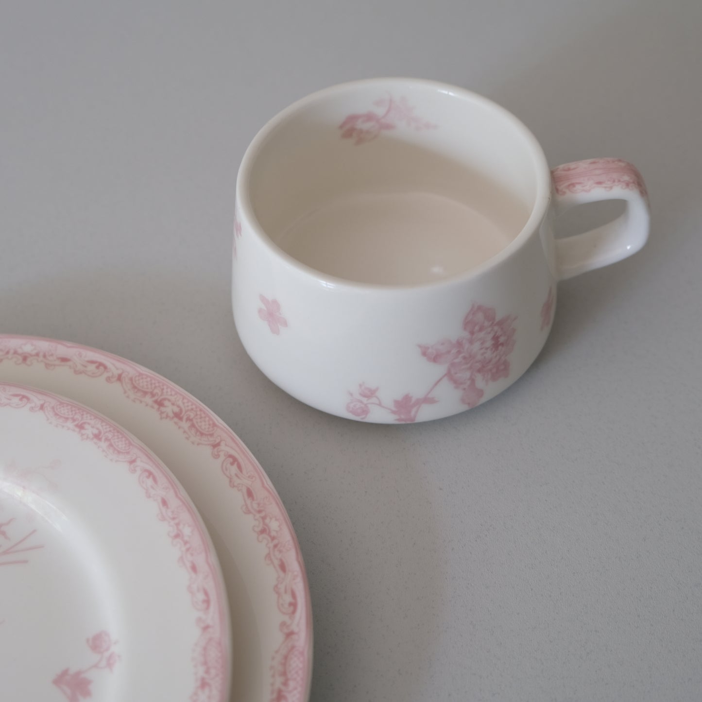 Peony Whisper Porcelain Plate Set