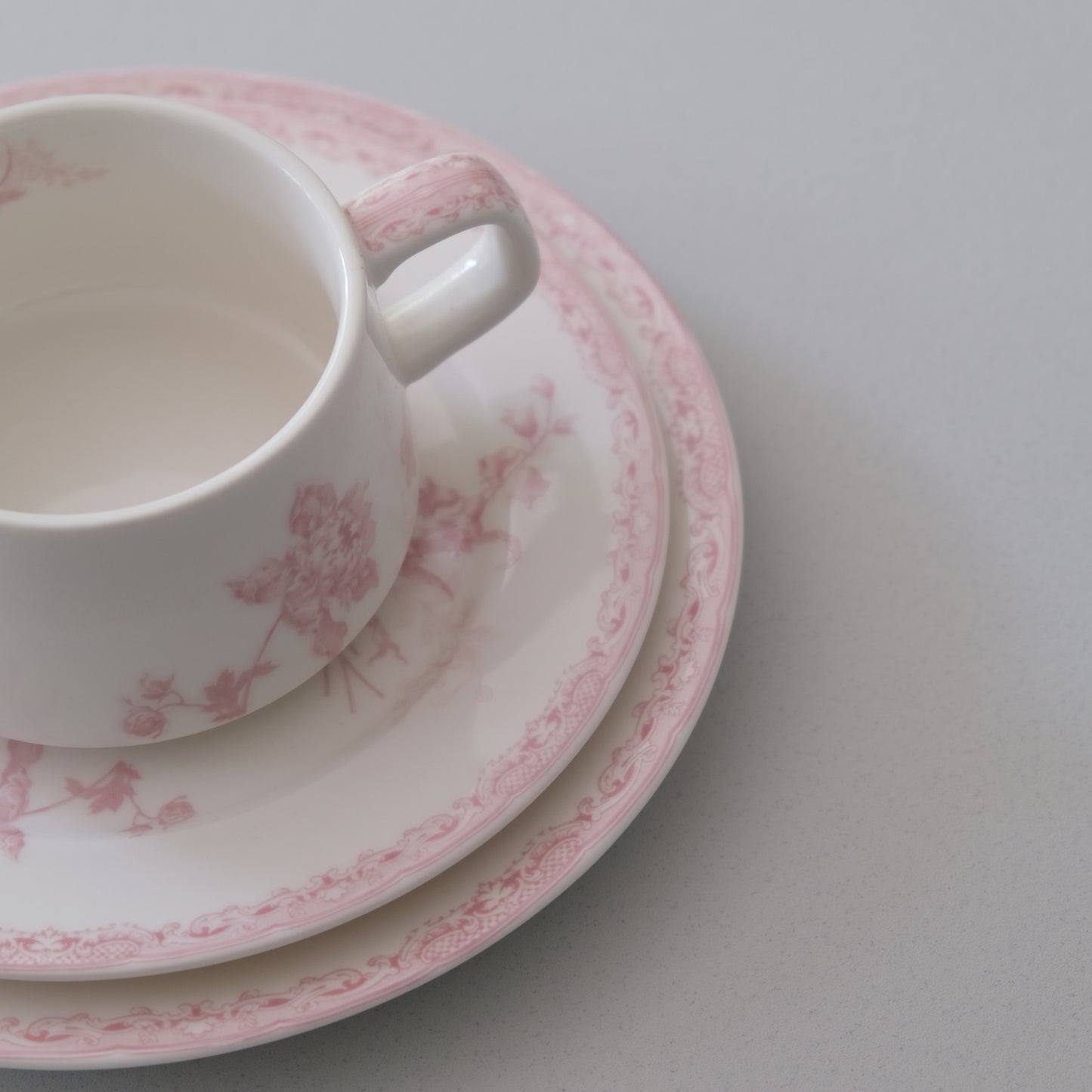 Peony Whisper Porcelain Plate Set