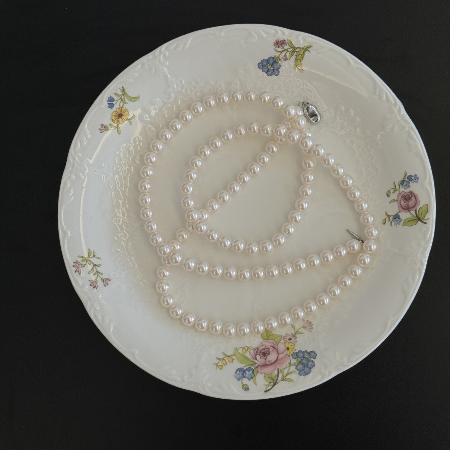 Petal Embrace Plate